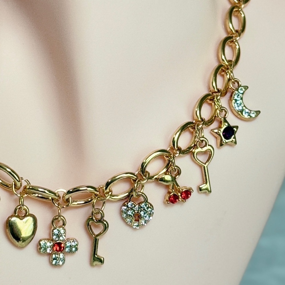 ⚜️💕 Gold Charm Necklace with Charms - Picture 5 of 6